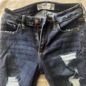 Hollister curvy mid-rise super skinny ripped jeans size: W25 L27.